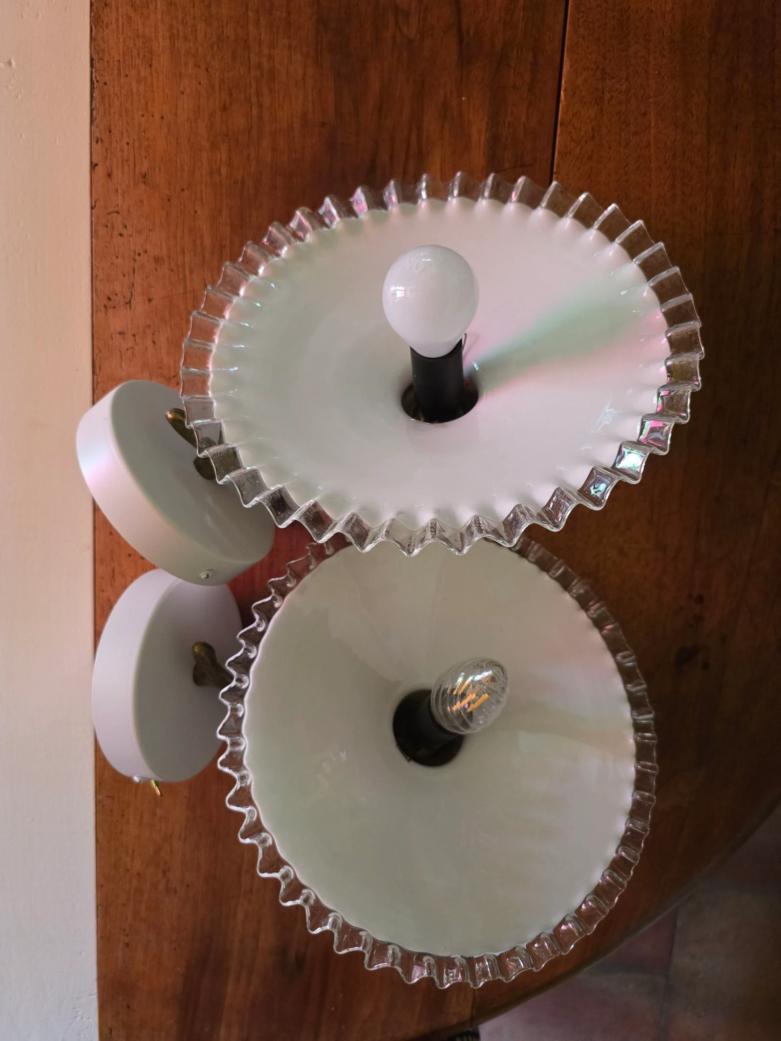 Pair of brass and opaline glass wall sconces bordered with wavy glass – photo 3